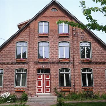 SANIERUNG EINES MECKLENBURGER BAUERNHAUSES MIT PFERDESTALLUNGEN